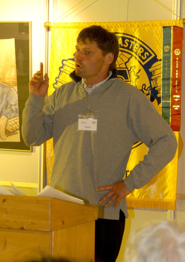 A member of the Hedgehog Toastmasters club stands at the lectern and gives a speech.